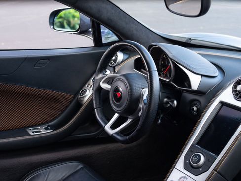 Used 2012 McLaren MP4-12C Coupe RWD image 5