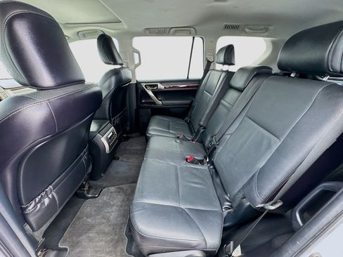 Used 2016 Lexus GX 460 w/ Premium Package AWD/4WD image 16