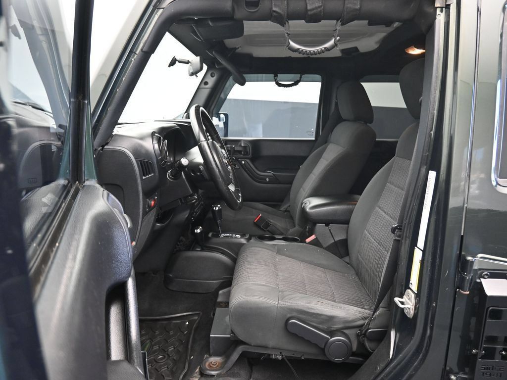 Used 2012 Jeep Wrangler Unlimited Sahara AWD/4WD image 10