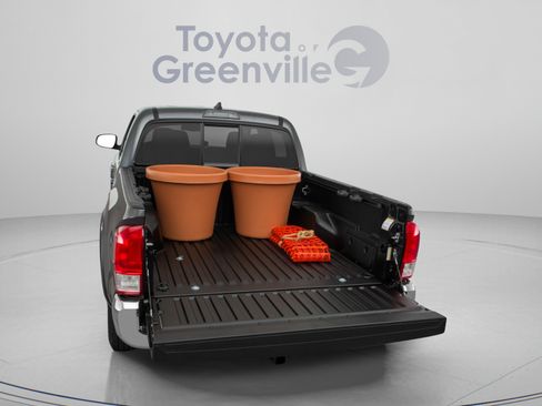 Used 2018 Toyota Tacoma SR5 RWD image 28
