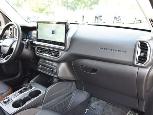 Certified 2025 Ford Bronco Sport Outer Banks w/ Outer Banks Tech Package+ AWD/4WD image 32