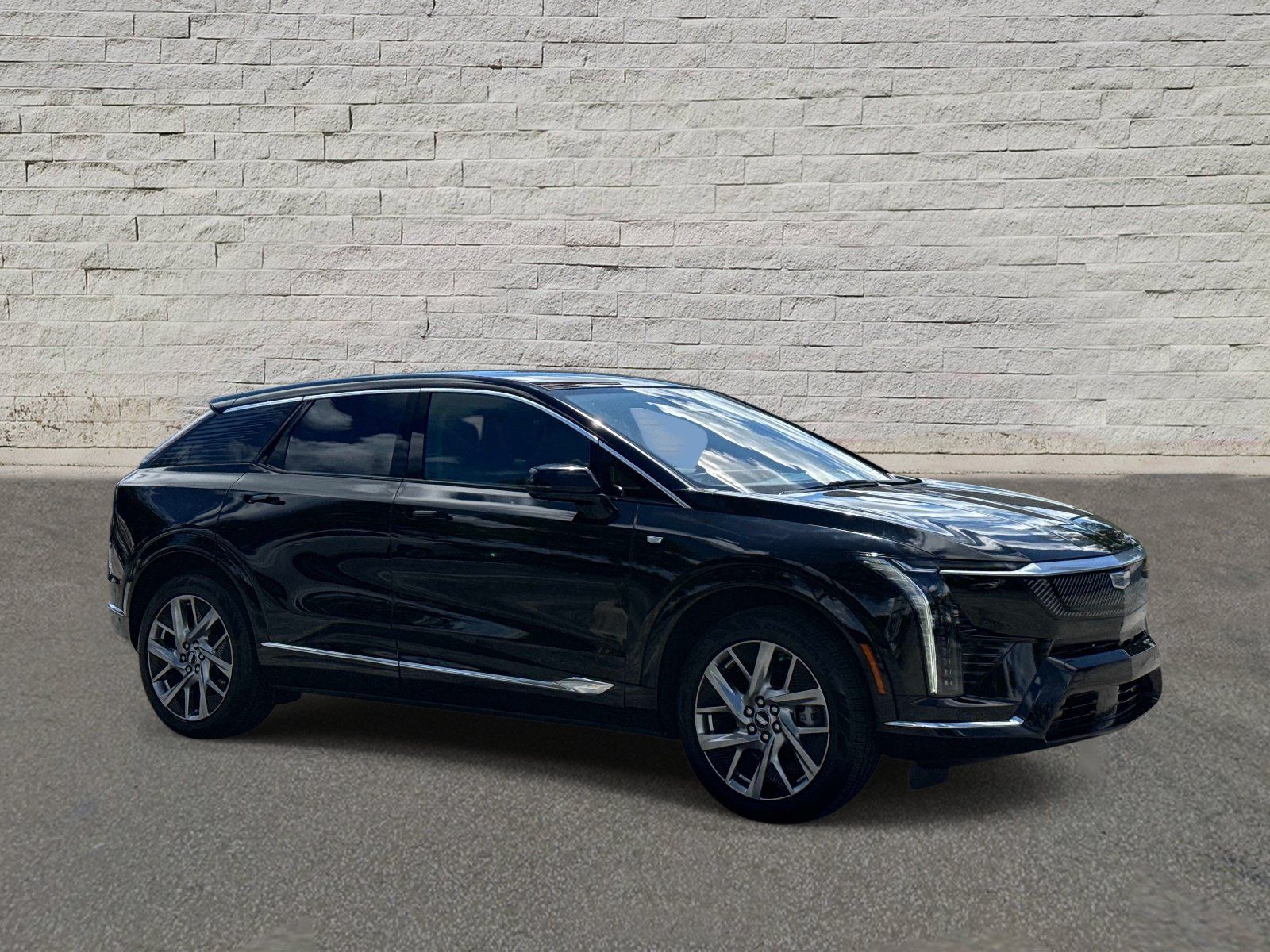 Used 2025 Cadillac Optiq Luxury 2 w/ LPO, Floor Liner Package AWD/4WD image 6