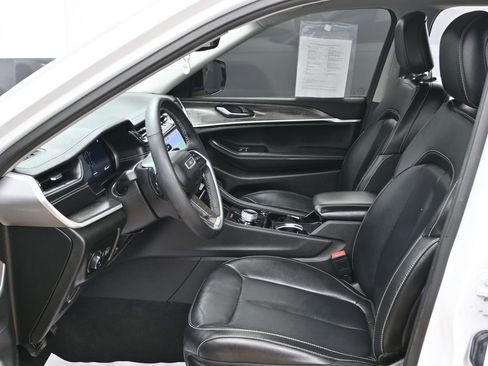 Used 2023 Jeep Grand Cherokee L Limited image 17