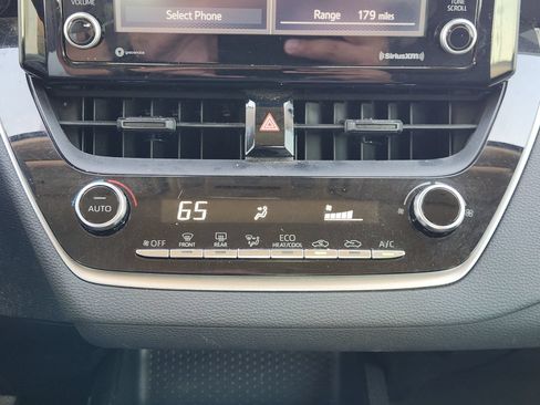 Used 2022 Toyota Corolla LE FWD image 22