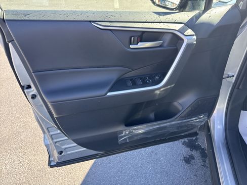 New 2025 Toyota RAV4 XLE w/ Convenience Package AWD/4WD image 23