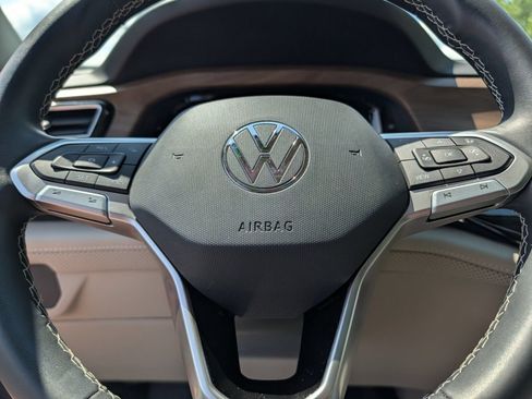 Used 2024 Volkswagen Atlas SE AWD/4WD image 26
