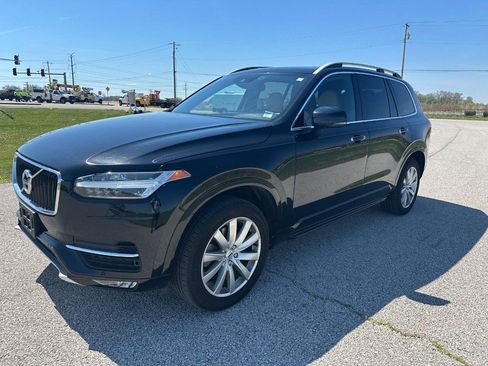 Used 2018 Volvo XC90 T6 Momentum w/ Momentum Plus Package AWD/4WD image 7