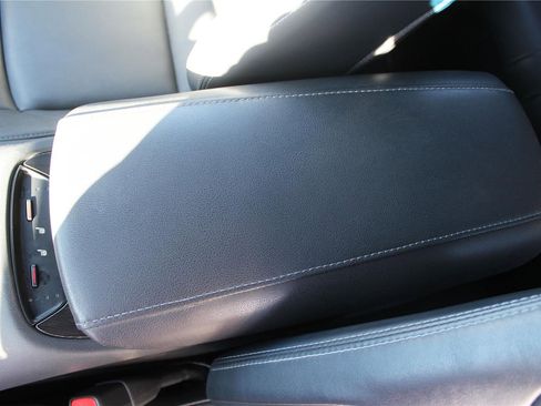 Used 2023 Toyota Venza XLE image 36