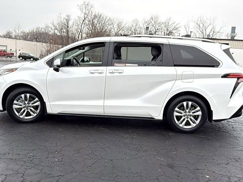 Certified 2024 Toyota Sienna Limited image 4