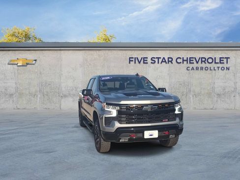 Used 2024 Chevrolet Silverado 1500 LT Trail Boss w/ LT Trail Boss Premium Package AWD/4WD image 3