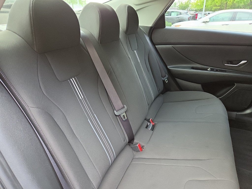 Used 2021 Hyundai Elantra SEL FWD image 30