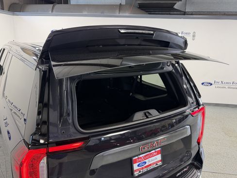 Used 2023 GMC Yukon XL AT4 w/ AT4 Premium Package AWD/4WD image 32