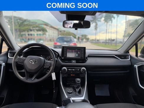 Used 2021 Toyota RAV4 LE AWD/4WD image 11