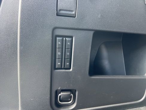 Used 2023 Ford Expedition Limited image 17