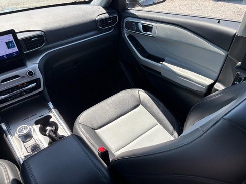 Used 2024 Ford Explorer XLT w/ Equipment Group 202A AWD/4WD image 17