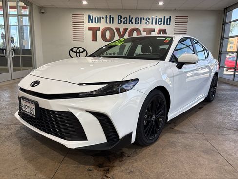 Used 2025 Toyota Camry SE w/ Convenience Package FWD image 6