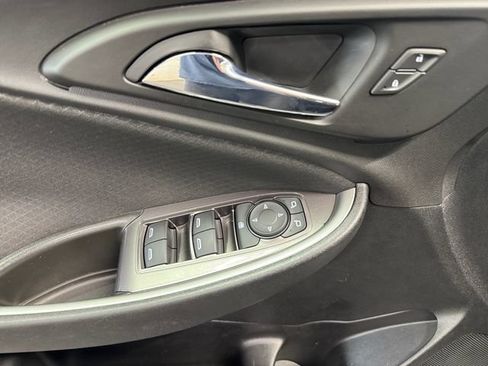 Used 2021 Chevrolet Malibu LS FWD image 25