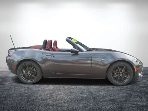 Used 2018 MAZDA MX-5 Miata Club image 3