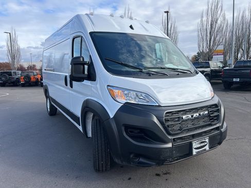 Used 2025 RAM ProMaster 2500 w/ Storage Group image 9