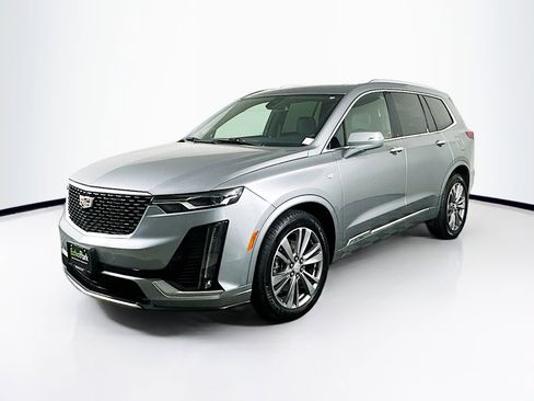 Used 2025 Cadillac XT6 Premium Luxury image 3