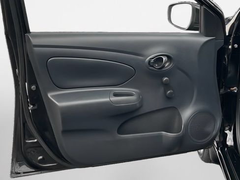 Used 2018 Nissan Versa S FWD image 12
