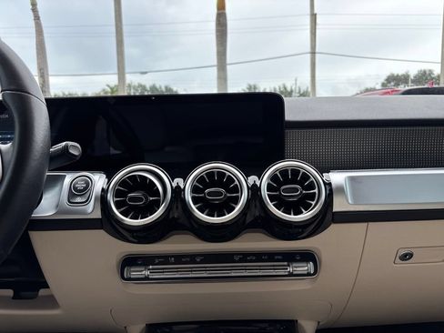 Used 2022 Mercedes-Benz GLB 250 w/ Premium Package Lite image 23