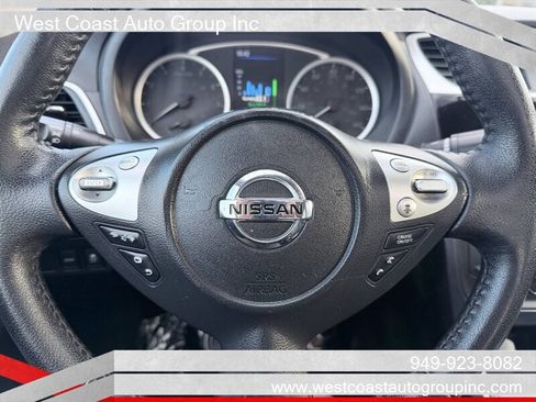 Used 2019 Nissan Sentra SR w/ Premium Package (SR) FWD image 16