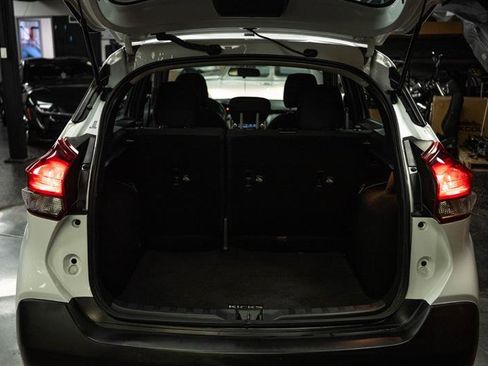 Used 2019 Nissan Kicks S image 5