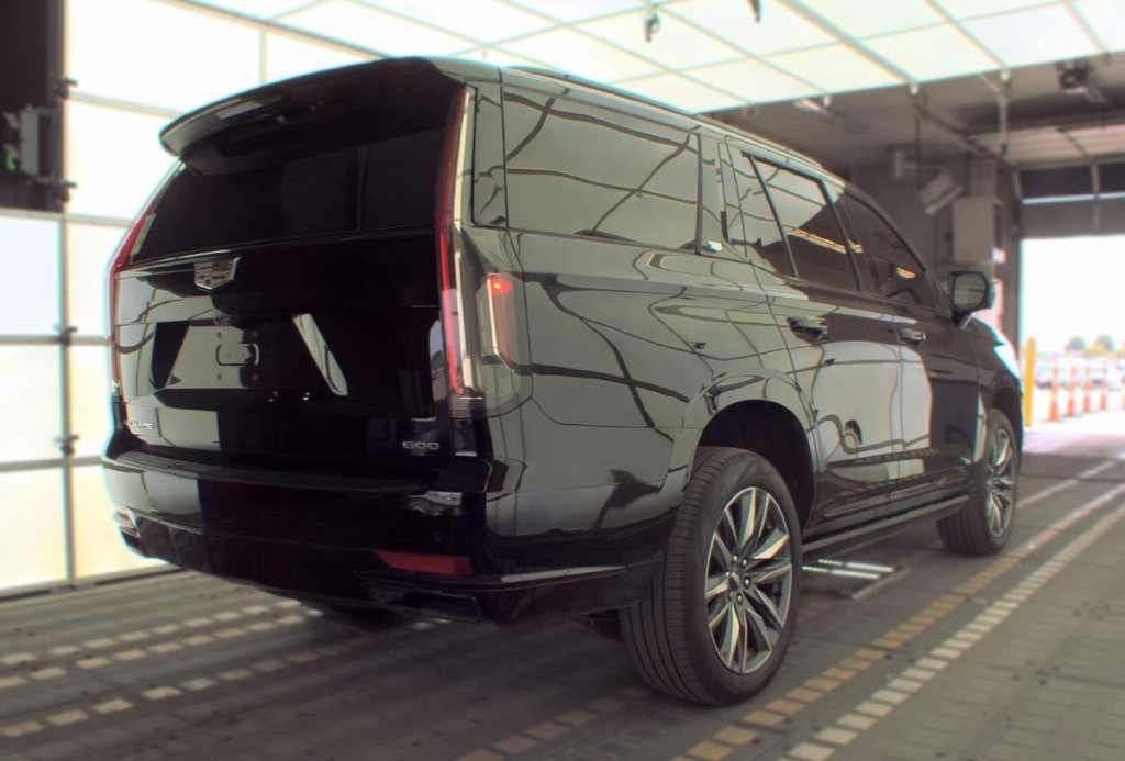 Used 2022 Cadillac Escalade Sport Platinum AWD/4WD image 3