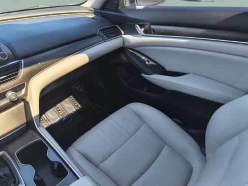 Used 2018 Honda Accord Touring image 13