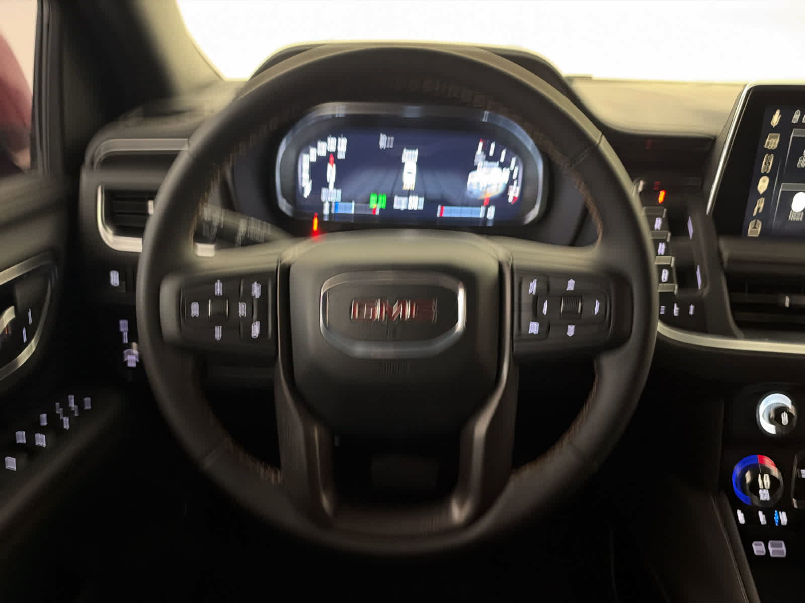 Used 2024 GMC Yukon AT4 AWD/4WD image 18
