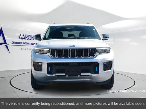 Used 2023 Jeep Grand Cherokee Overland w/ Advanced Protech Group III image 4