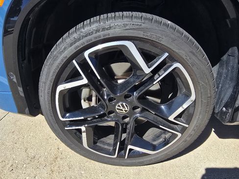 Used 2025 Volkswagen Tiguan SEL R-Line AWD/4WD image 10