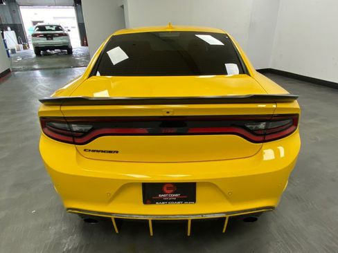 Used 2017 Dodge Charger R/T Scat Pack w/ Dynamics Package RWD image 5
