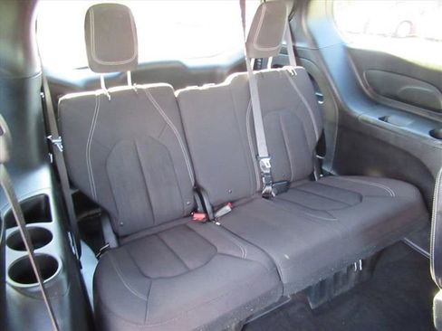 Used 2018 Chrysler Pacifica Touring Plus w/ S Appearance Package FWD image 30