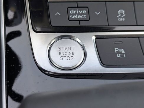 Used 2019 Audi Q8 Premium Plus w/ Premium Plus image 32