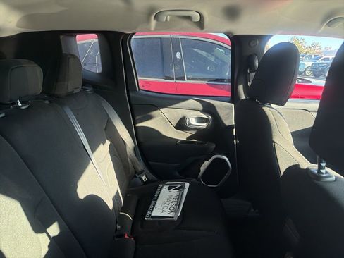 Used 2019 Jeep Renegade Latitude image 5