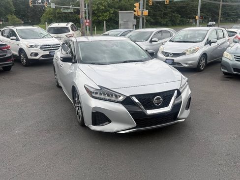 Used 2020 Nissan Maxima 3.5 SV w/ Floor Mat Group FWD image 2