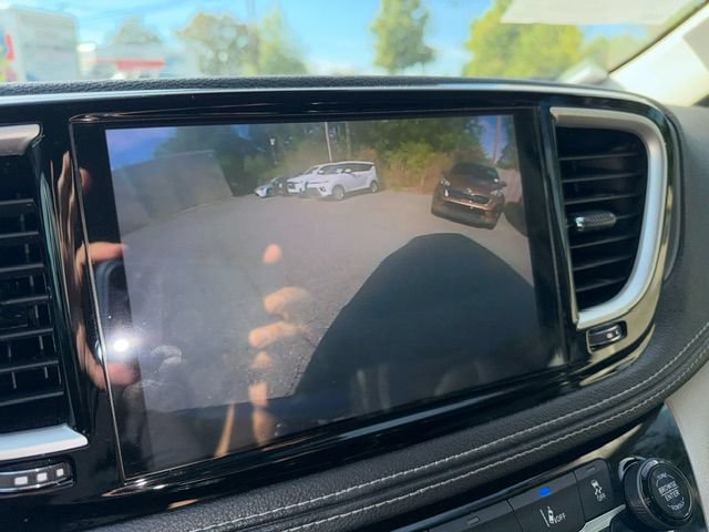 Used 2023 Chrysler Pacifica Touring-L FWD image 9