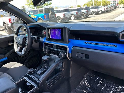 Used 2025 Toyota Tacoma TRD Off-Road AWD/4WD image 16