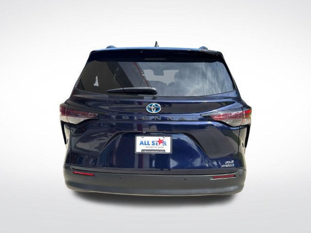 Used 2024 Toyota Sienna XLE FWD image 7
