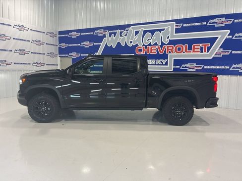 Used 2023 Chevrolet Silverado 1500 ZR2 w/ Technology Package AWD/4WD image 3