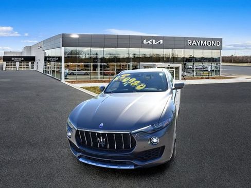Used 2018 Maserati Levante GranLusso AWD/4WD image 7