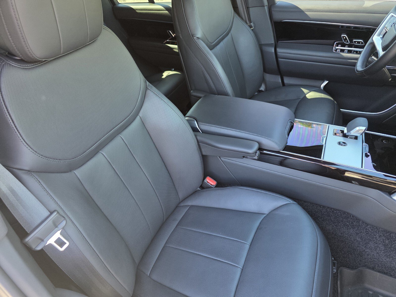 Used 2024 Land Rover Range Rover SE AWD/4WD image 25