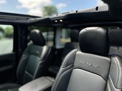 Used 2024 Jeep Wrangler Unlimited Sahara AWD/4WD image 12