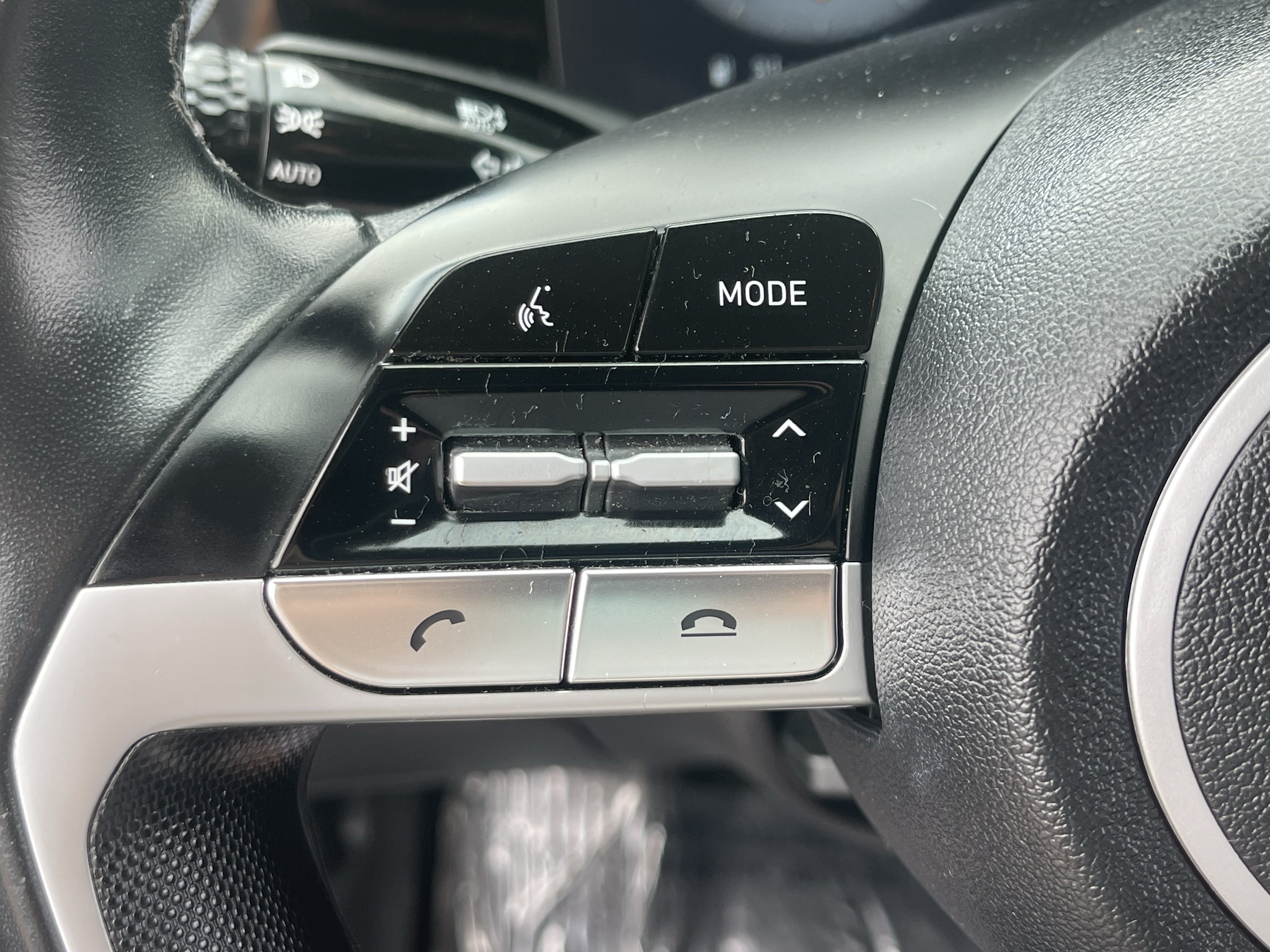 Used 2023 Hyundai Elantra Limited w/ Preferred Accessory Package FWD image 21