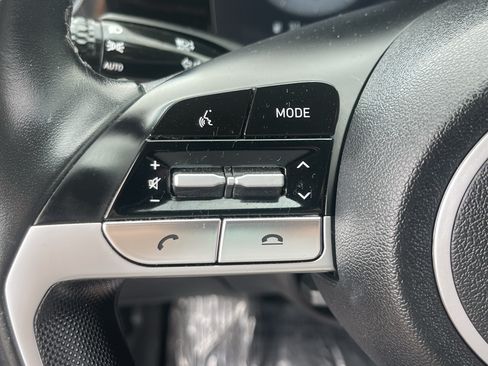 Used 2023 Hyundai Elantra Limited w/ Preferred Accessory Package FWD image 21