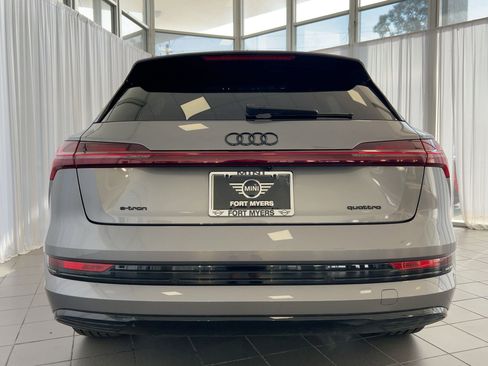 Used 2022 Audi e-tron Premium Plus w/ Premium Plus Package image 10
