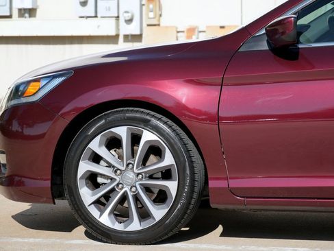 Used 2015 Honda Accord Sport image 25