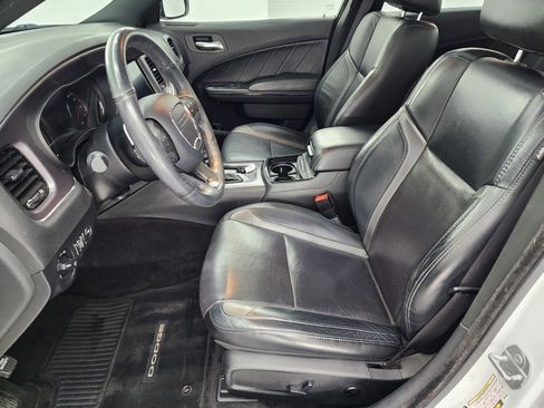 Used 2017 Dodge Charger SXT w/ AWD Plus Group image 8